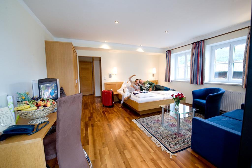 Saint Wolfgang Hotel Buerglstein מראה חיצוני תמונה