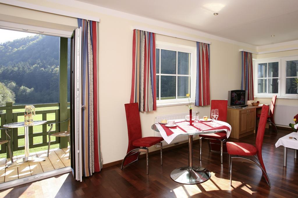 Saint Wolfgang Hotel Buerglstein מראה חיצוני תמונה